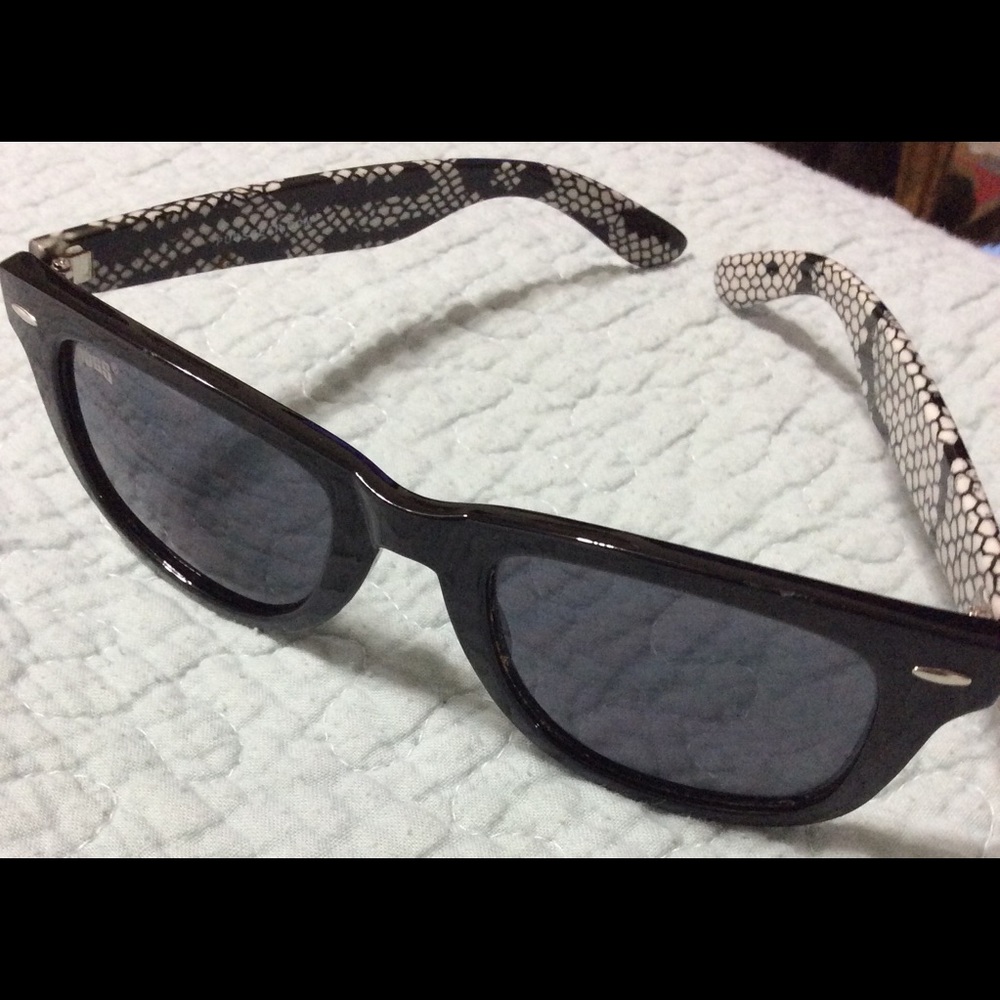 Sunglasses PUGS Black & Snakeskin Design